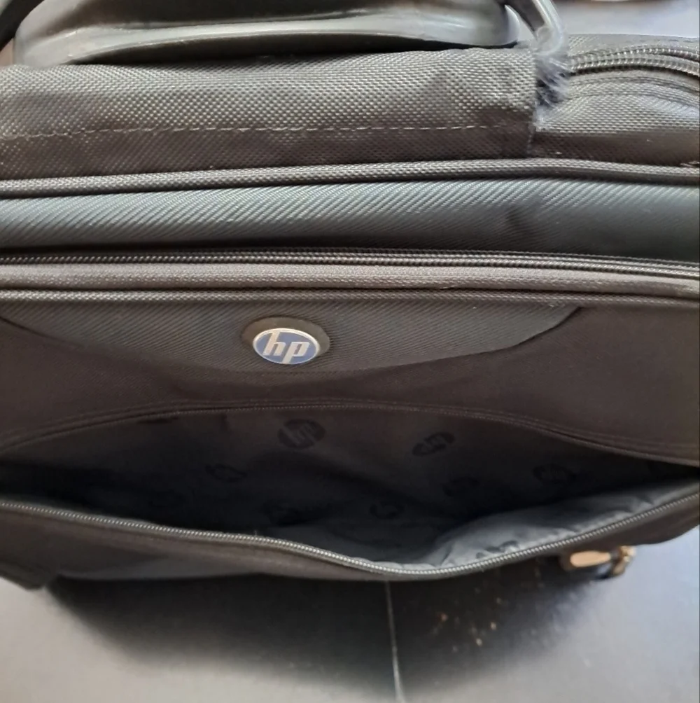 hp Black Nylon Laptop/Briefcase/Messenger Bag